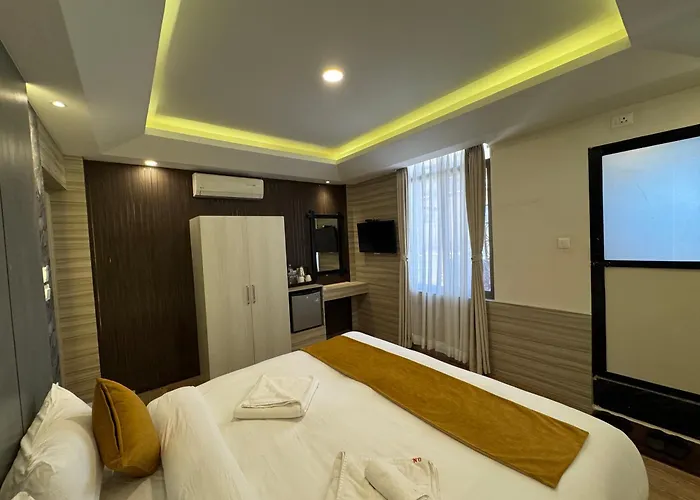 Evara & Hotel *