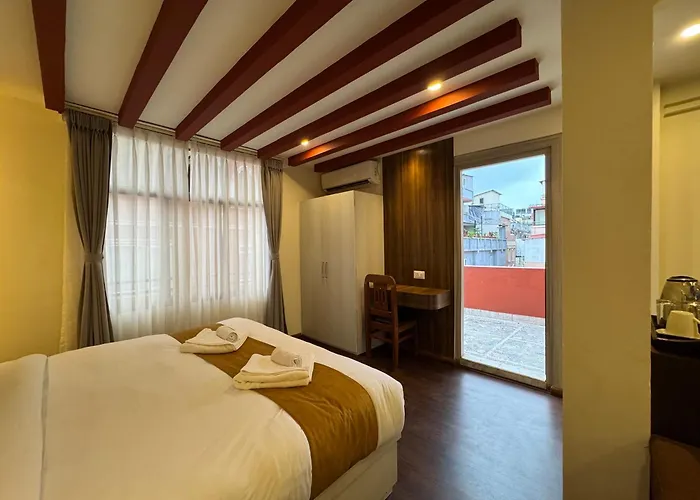 Evara & Hotel