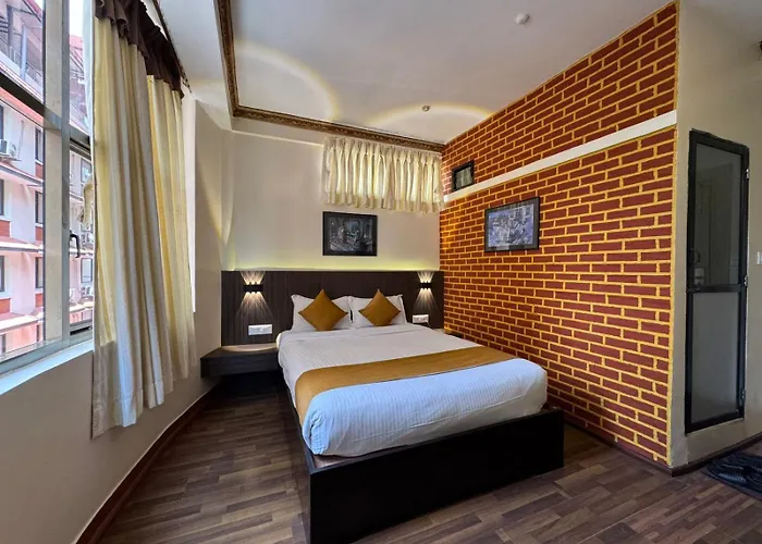 Hotel Evara &