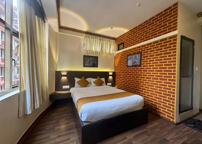 Evara & Hotel *