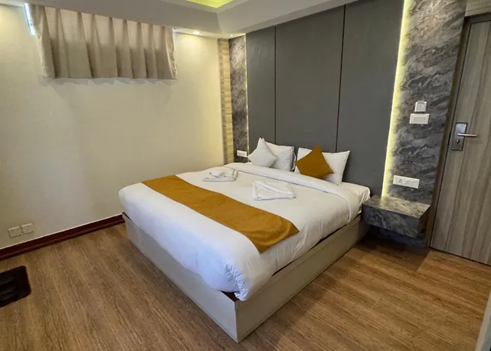 Evara & Hotel Katmandou
